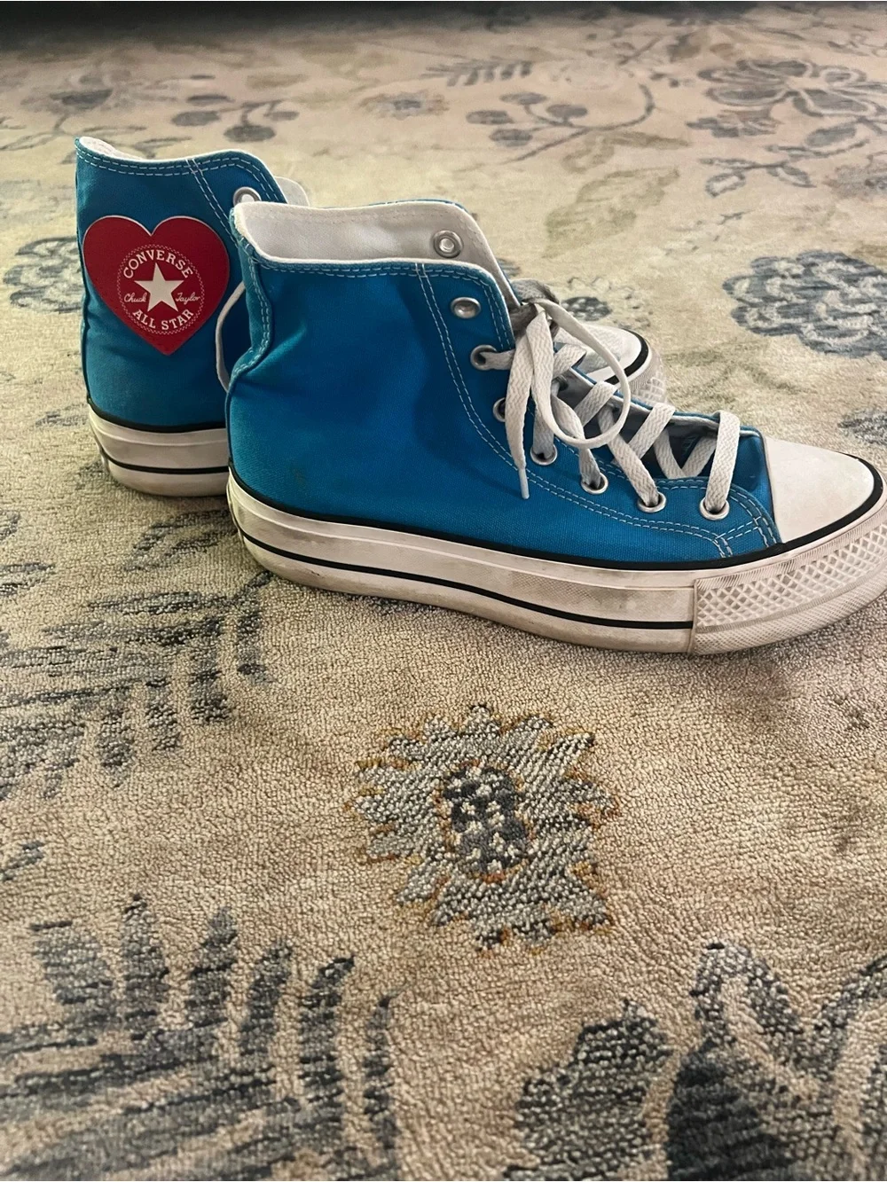 Converse vibrant blue